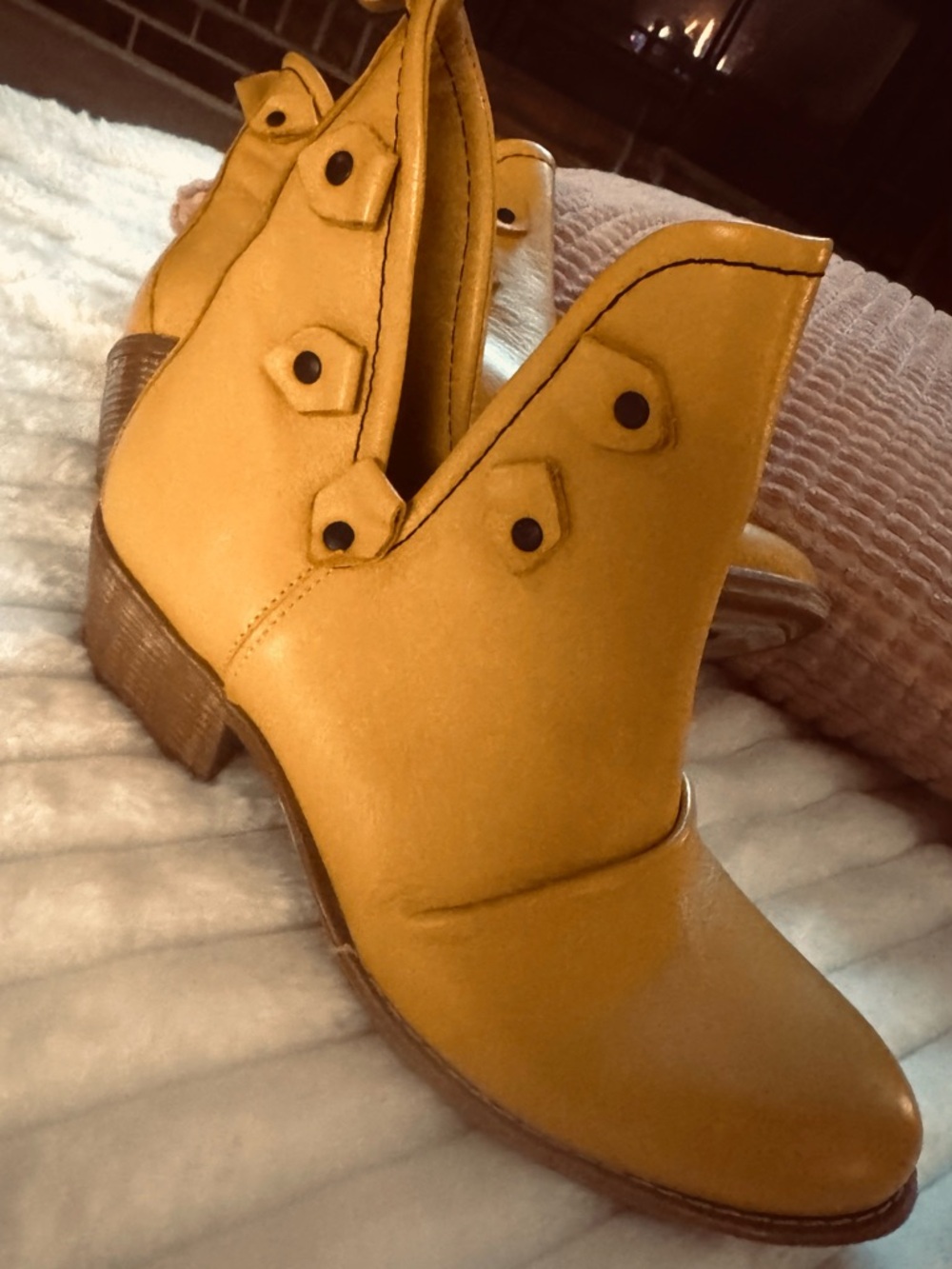 'Vintage' Cool Mustard Ankle Booties - Picture 2 of 4